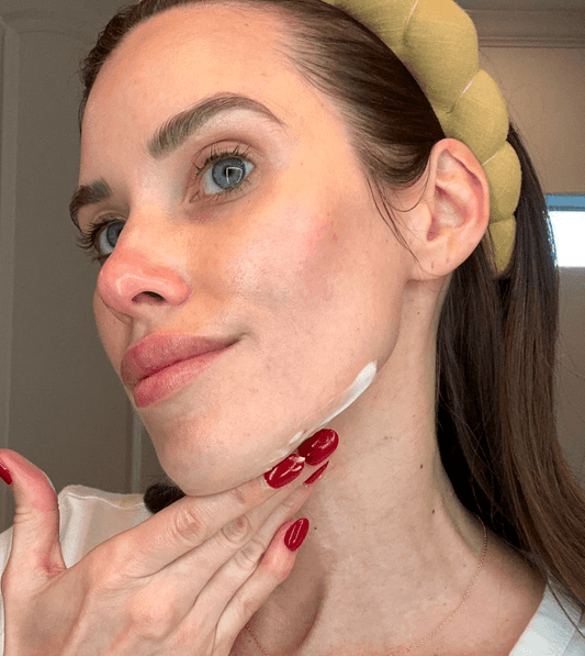 Featured image for the article Tips for a Smooth, More Youthful-Looking Neck